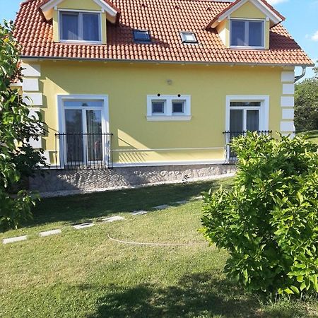 Kondics Apartmanház Sárvár Kültér fotó