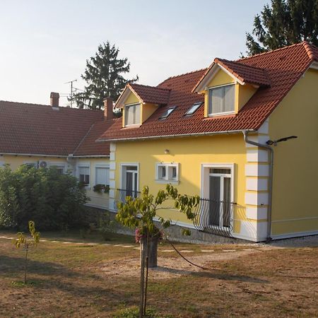 Kondics Apartmanház Sárvár Kültér fotó